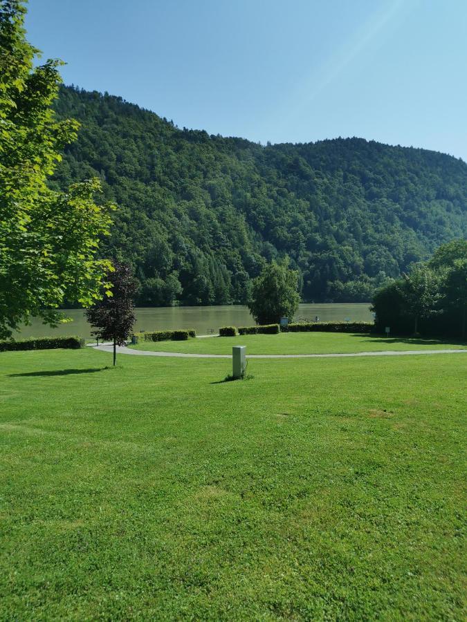 Gasthof Zum Heiligen Nikolaus Hotel Haibach ob der Donau Exterior photo